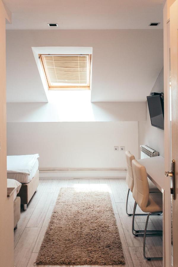 Hotel Dijana Pirot Extérieur photo